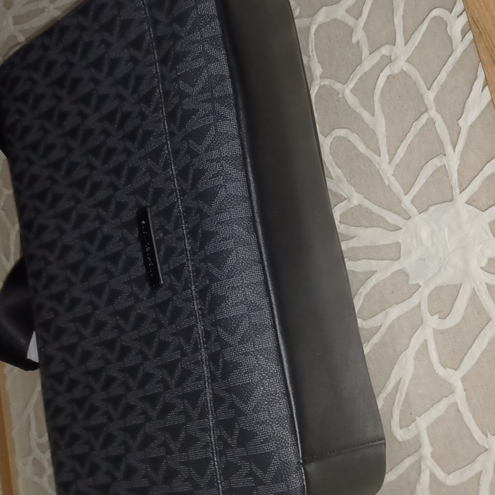 MICHAEL KORS LAPTOPS BAGS ❤️🥰 - Picture 4 of 12